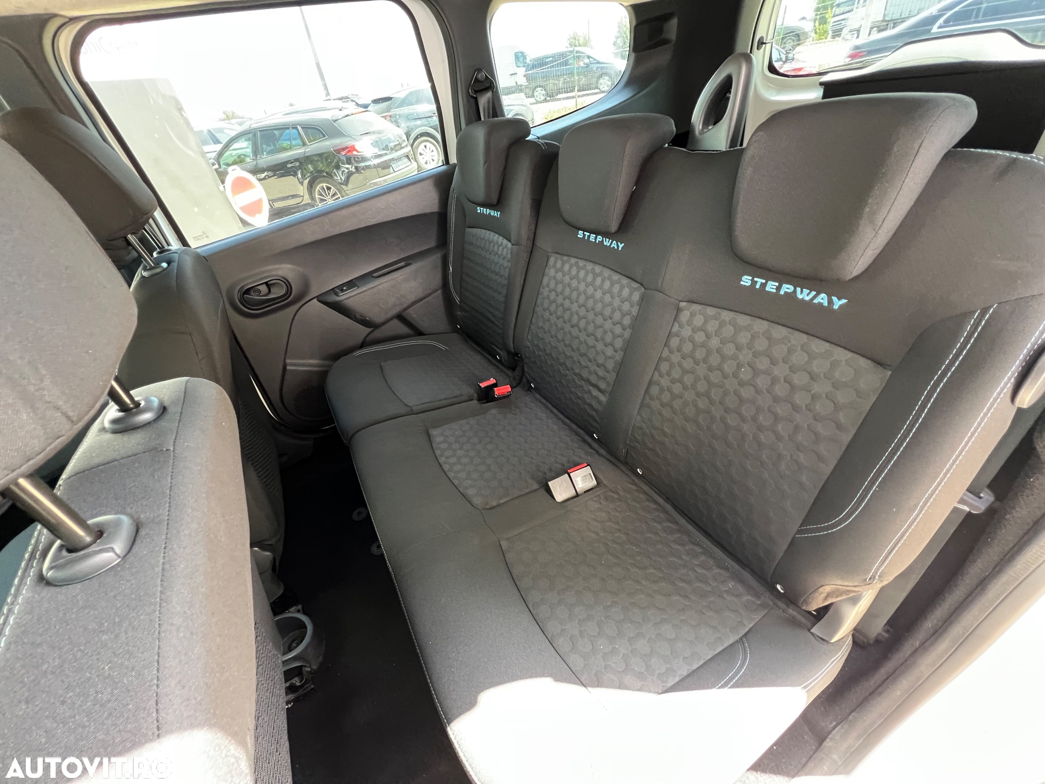 Dacia Lodgy TCe 115 Stepway - 13
