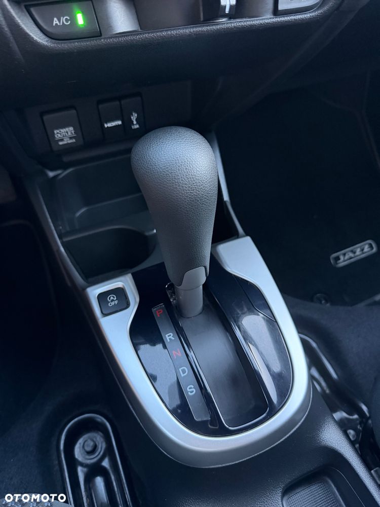 Honda Jazz 1.3 i-VTEC CVT Elegance - 24