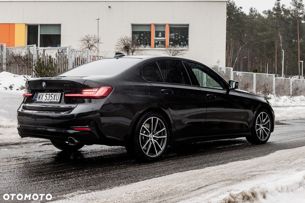 BMW Seria 3 330i Sport Line - 2