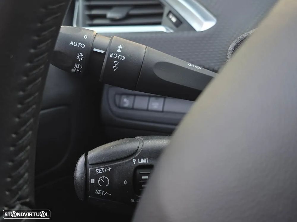 Peugeot 208 1.6 BlueHDi Style - 9