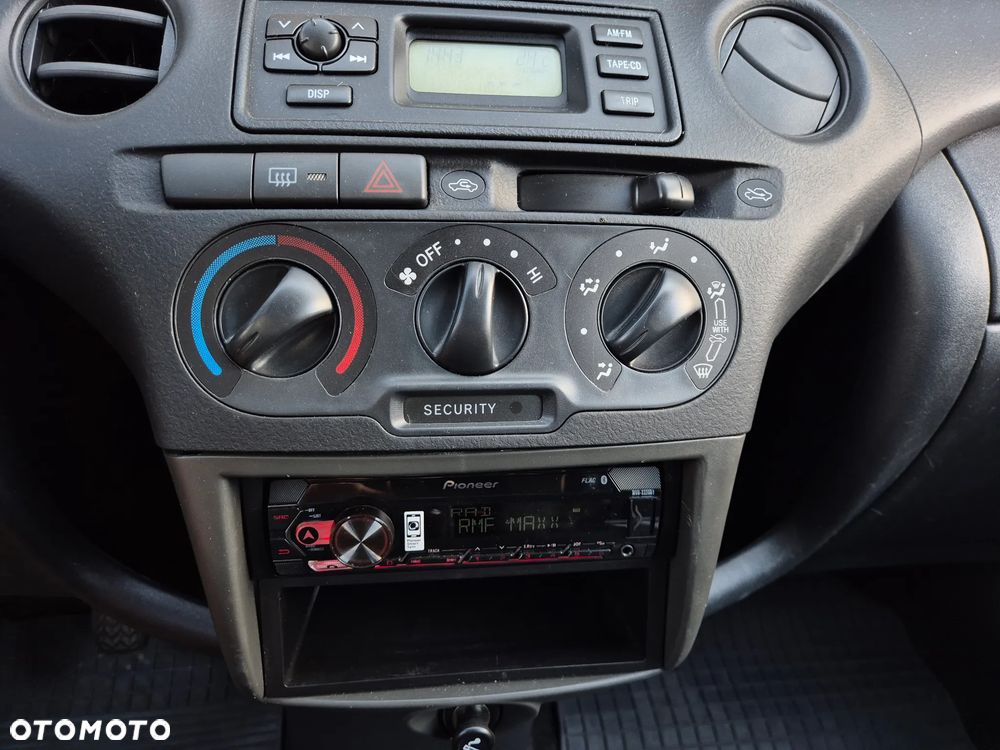 Toyota Yaris 1.0 Terra - 10