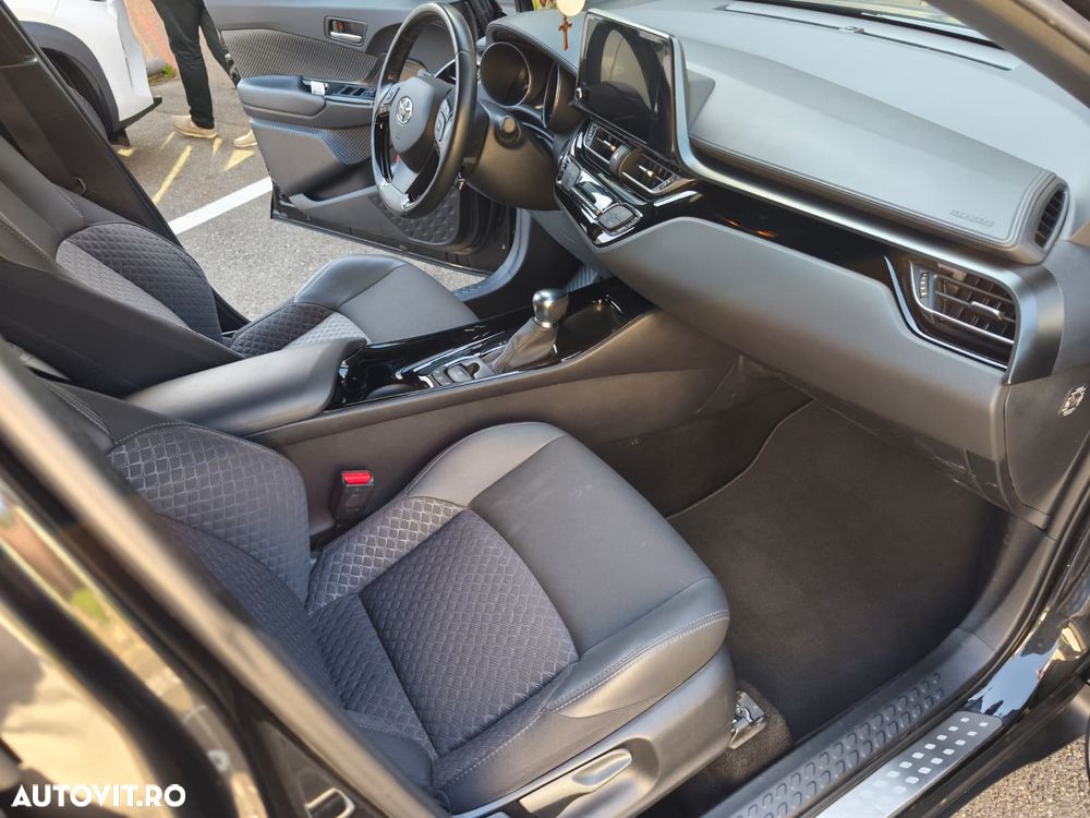 Toyota C-HR - 11