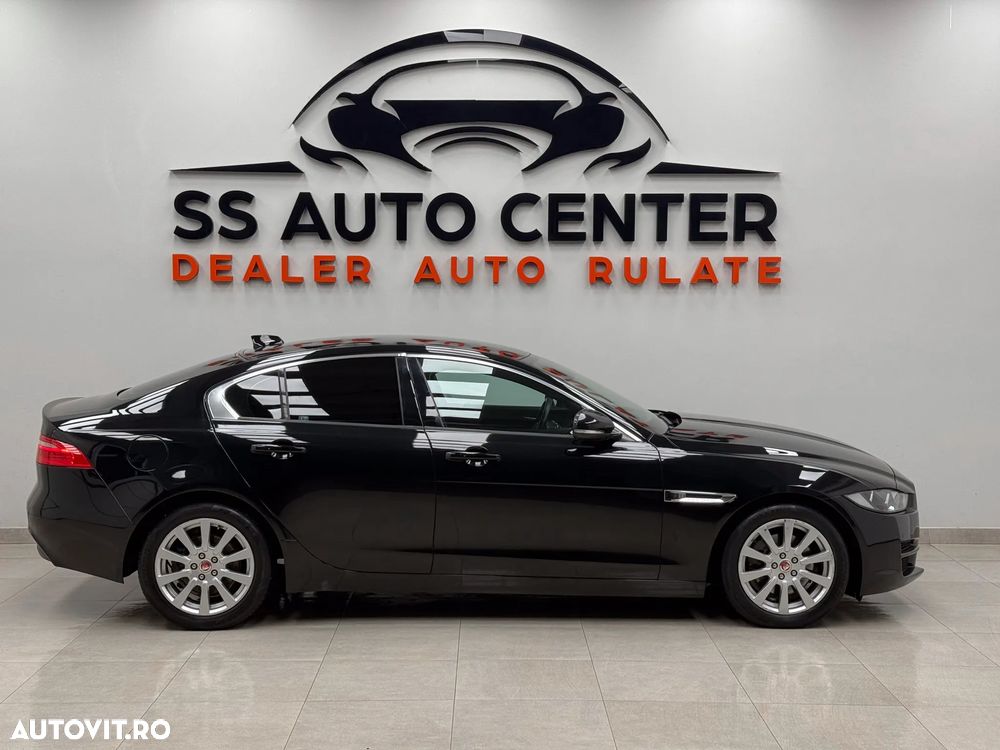 Jaguar XE 2.0 Pure - 9