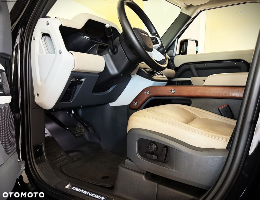 Land Rover Defender 2023 photo 3