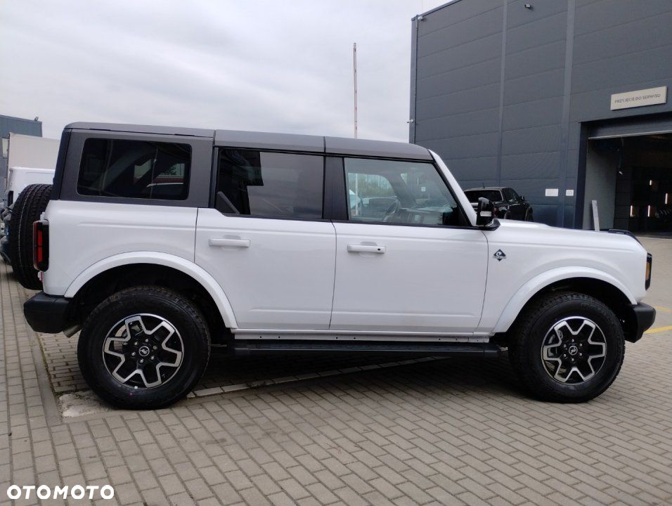 Ford Bronco - 3