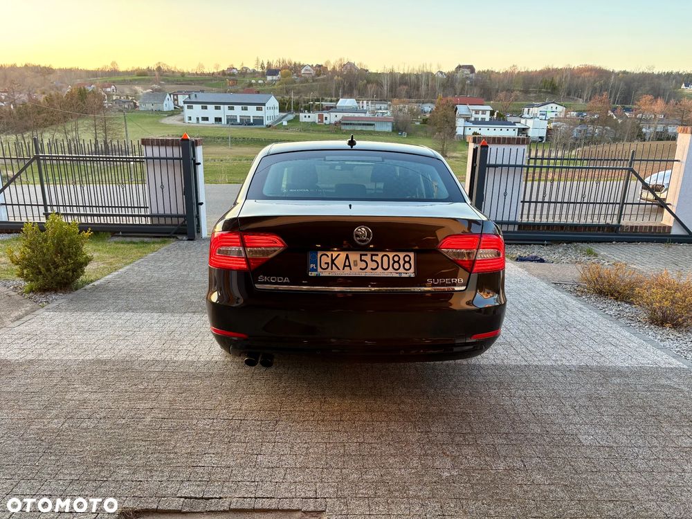 Skoda Superb 2.0 TDI Elegance DSG - 6