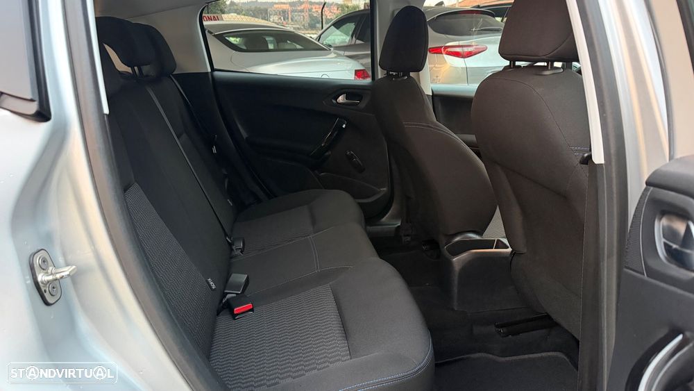 Peugeot 208 1.2 PureTech Style - 12