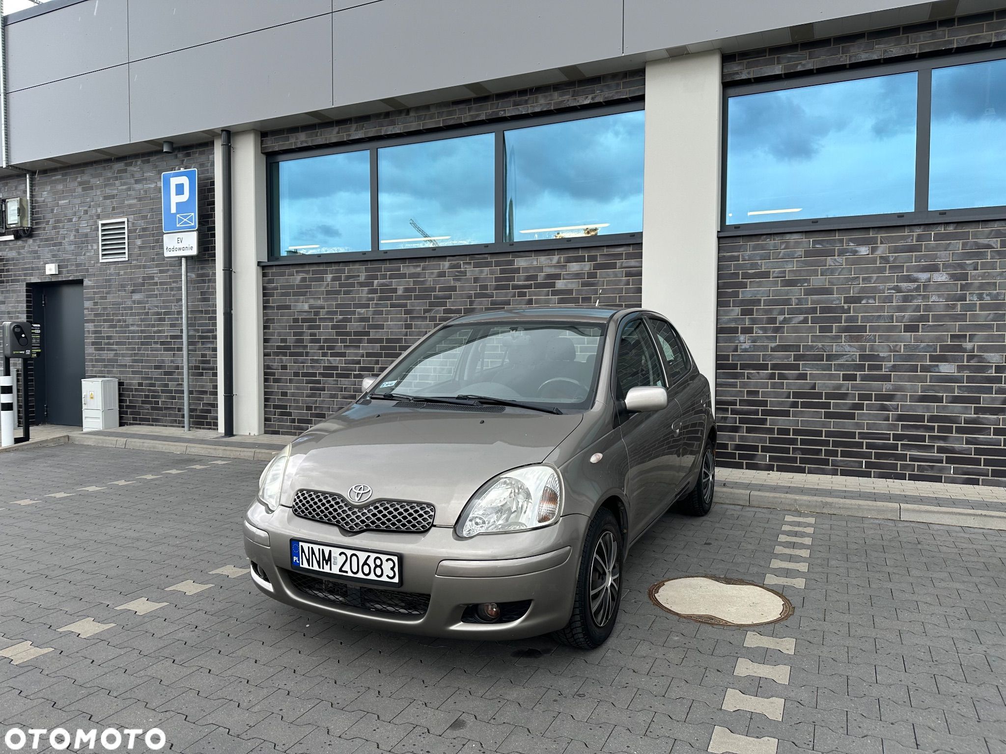 Toyota Yaris 1.0 VVT-i - 1