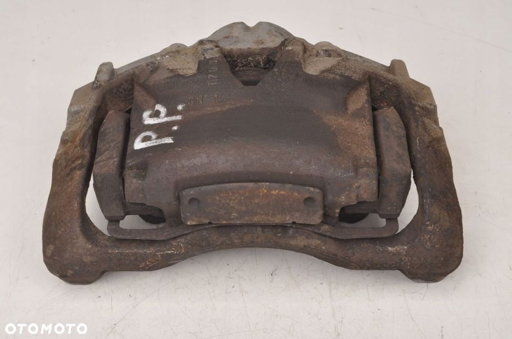 VOLVO S60 V60 2.4 D4 ZACISK PRAWY PRZÓD 946