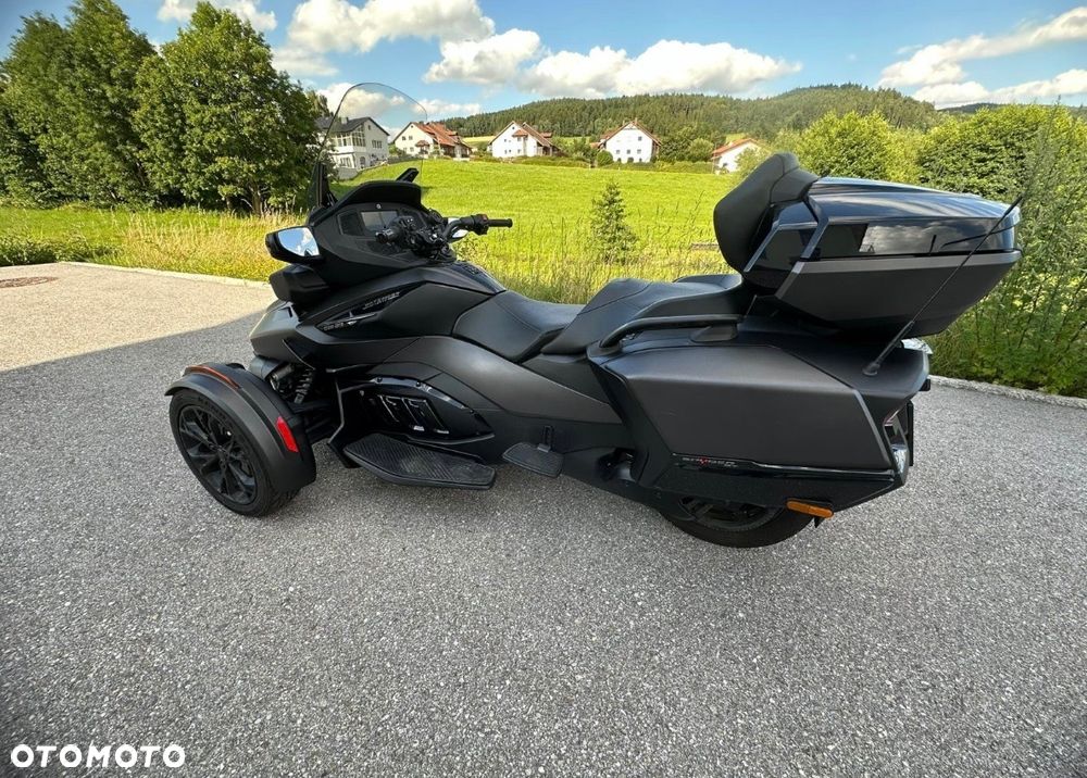 Can-Am Spyder - 2