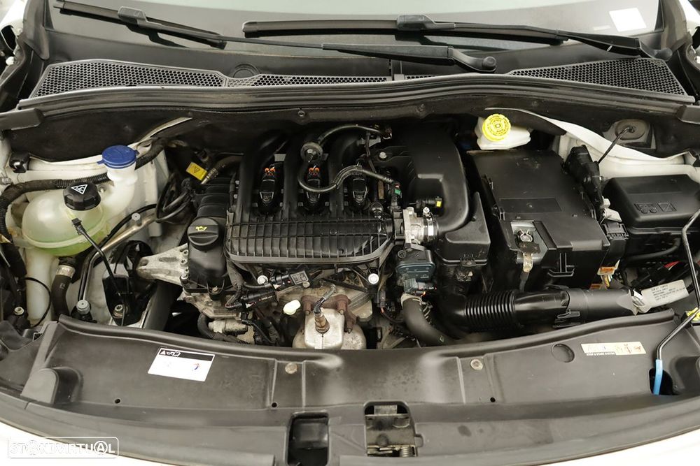 Peugeot 2008 1.2 PureTech Signature - 24