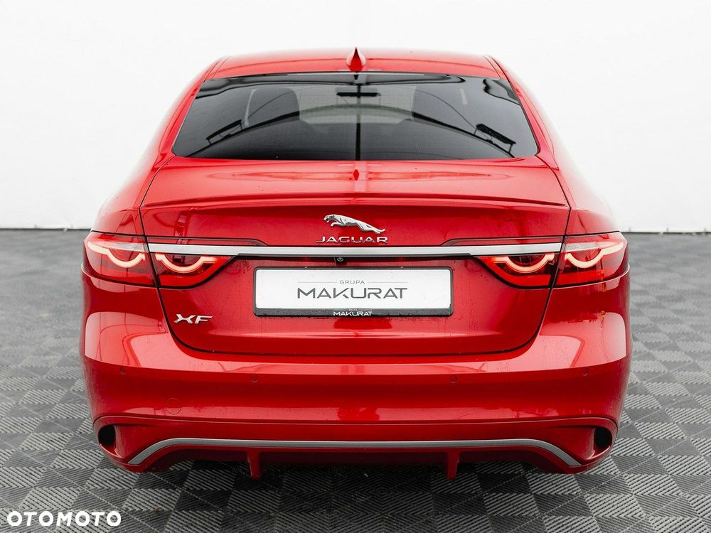 Jaguar XF 2.0 P250 R-Dynamic SE - 11