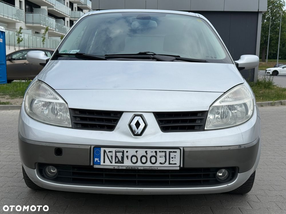 Renault Scenic 1.6 16V Confort Dynamique - 2