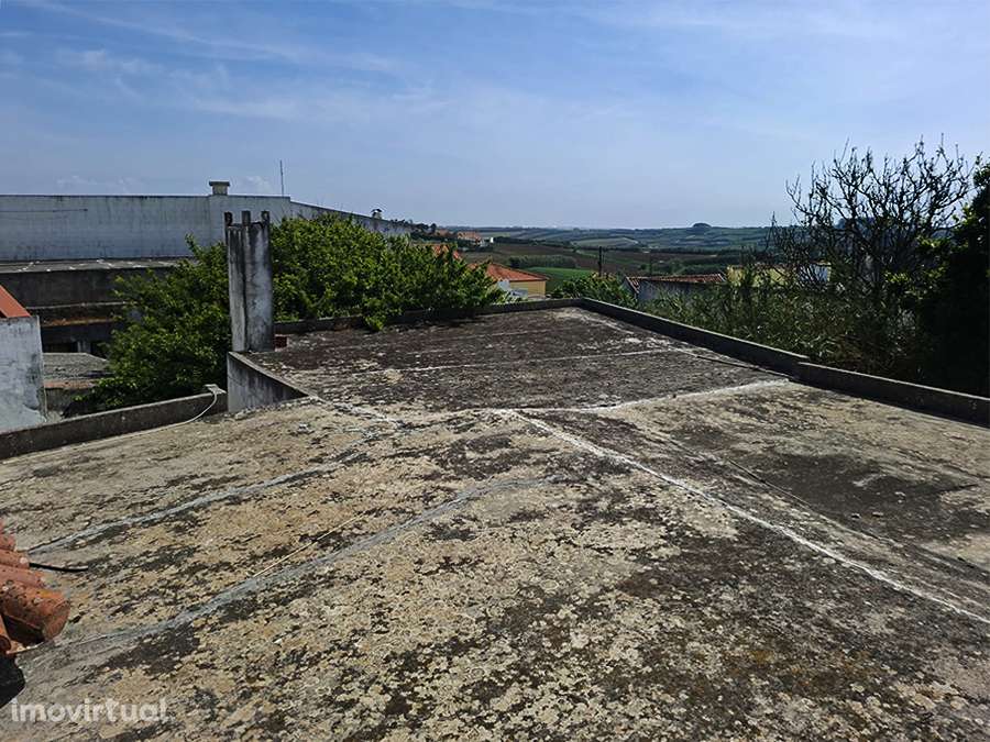 Moradia T2, com logradouro e anexos, a 5 min. da praia, Atalaia - Grande imagem: 3/23