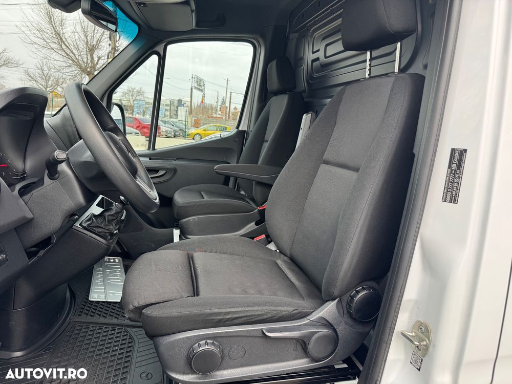Mercedes-Benz Sprinter - 13