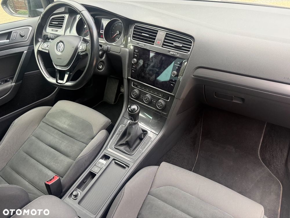 Volkswagen Golf - 11