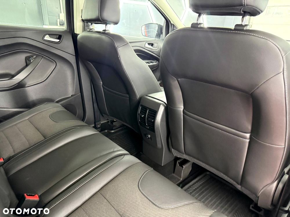 Ford Kuga 1.5 EcoBoost 2x4 Titanium - 27