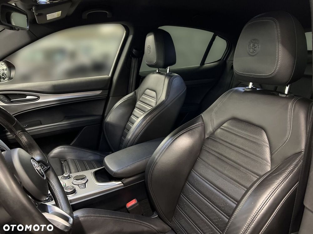 Alfa Romeo Stelvio 2.0 Turbo Veloce Q4 - 11