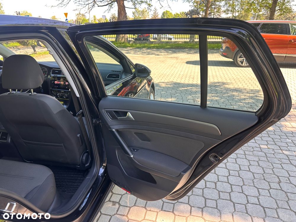 Volkswagen Golf 1.6 TDI SCR DSG Comfortline - 23