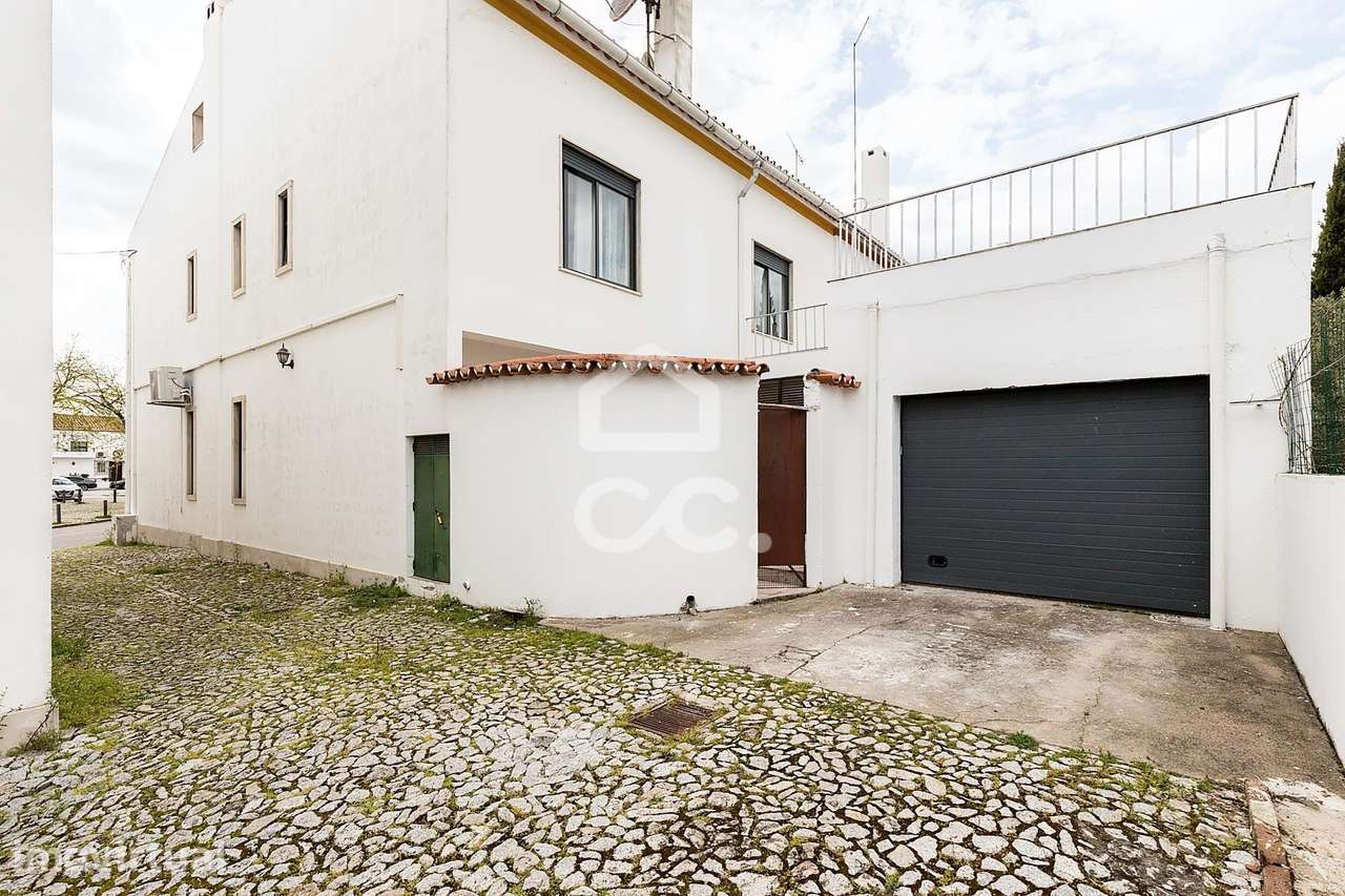 Moradia T5+1 c/ Quintal, Garagem e Excelentes Áreas | Vila Lusitano, É - Grande imagem: 5/58