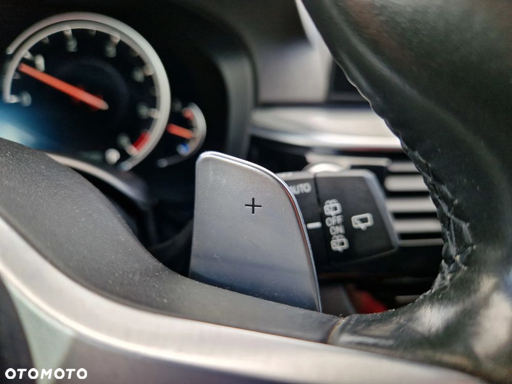 BMW Seria 5 530d Touring Sport Line - 31