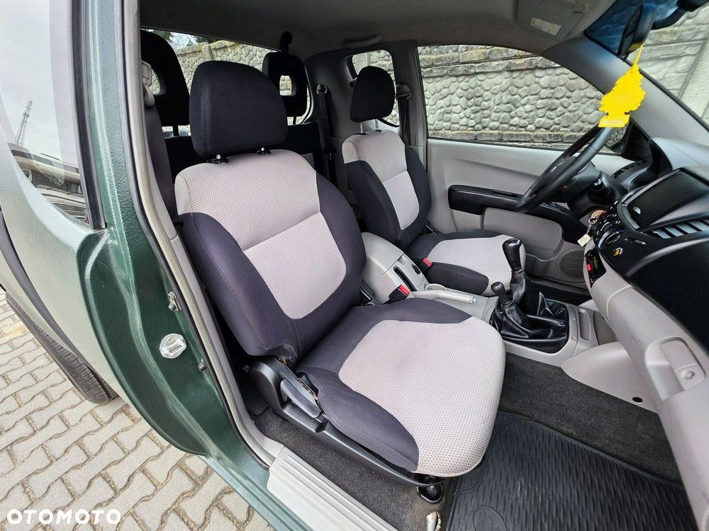 Mitsubishi L200 Pick Up 4x4 Intense Club Cab - 24