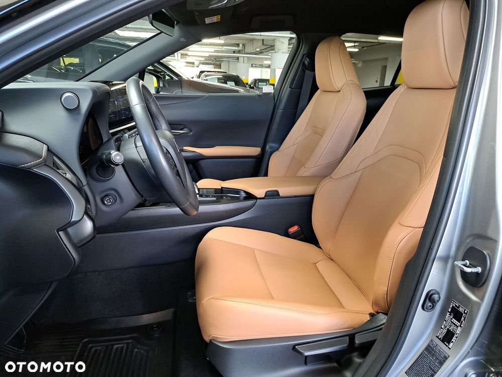 Lexus UX - 12