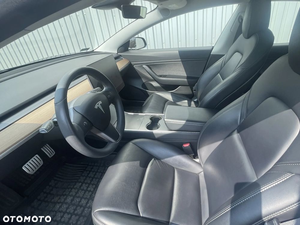 Tesla Model 3 - 9