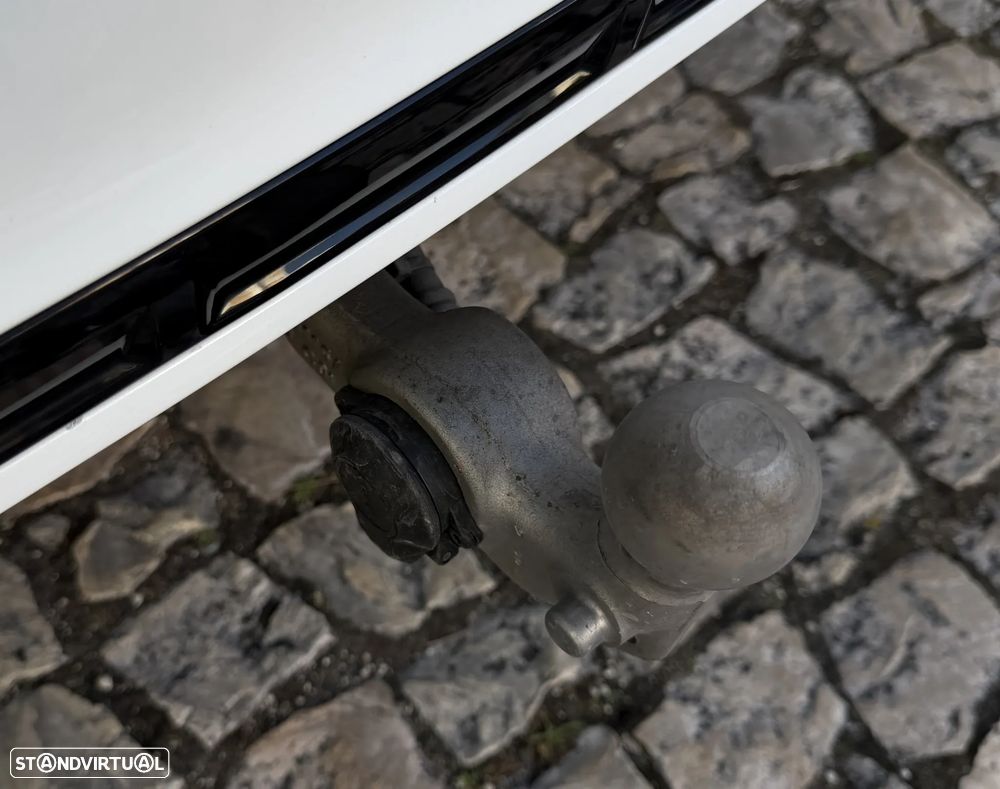 Volvo XC 60 2.0 T6 R-Design AWD - 33