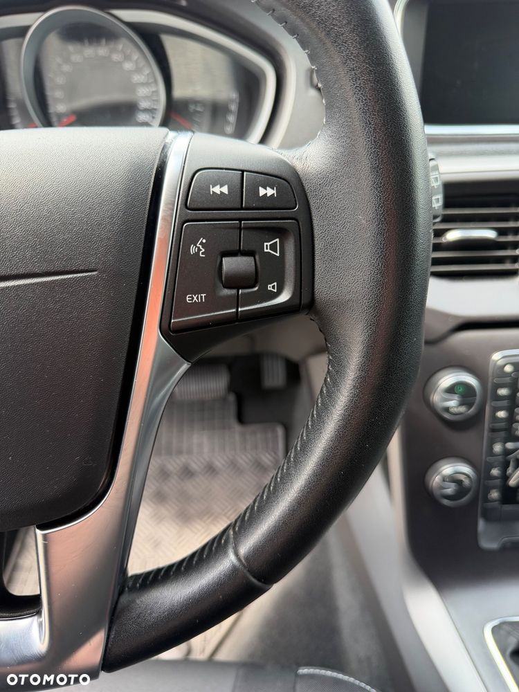 Volvo V40 - 25
