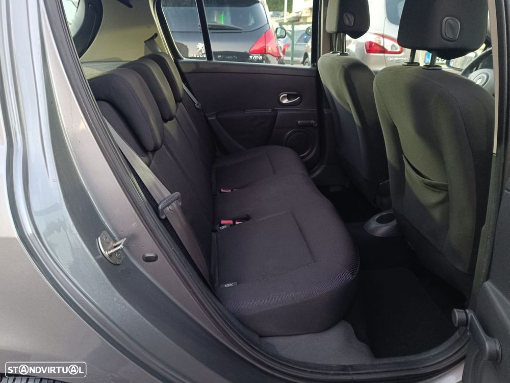 Renault Clio 1.2 16V Dynamique S - 11