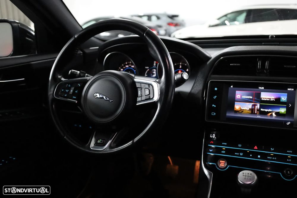 Jaguar XE 20d R-Sport - 16
