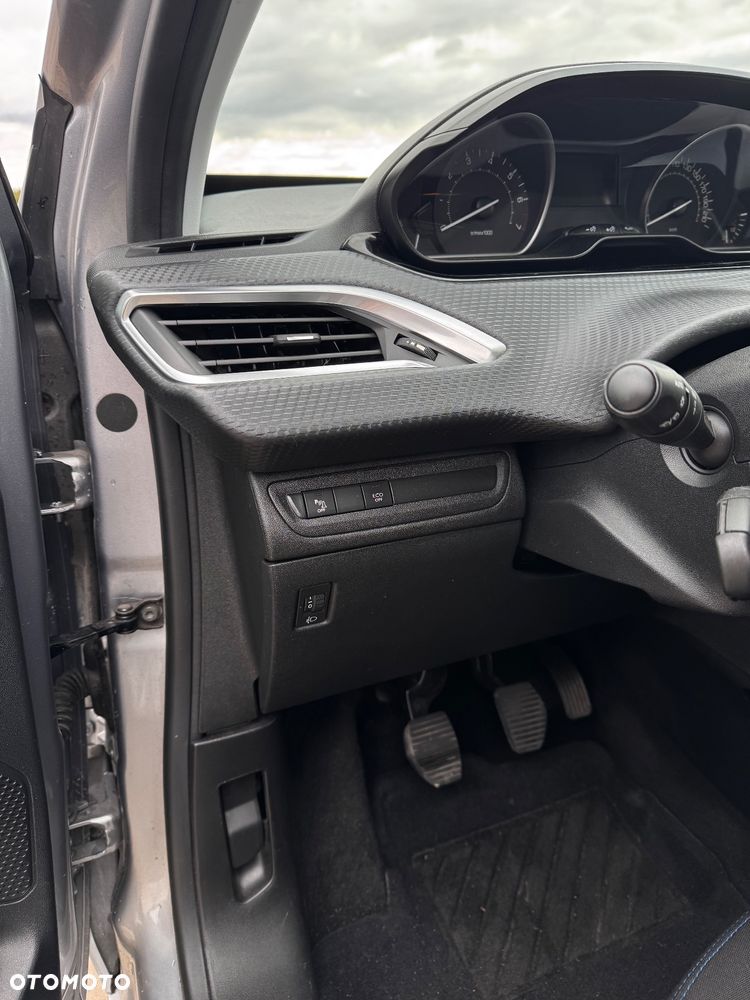 Peugeot 208 PureTech 82 Stop & Start Signature - 21