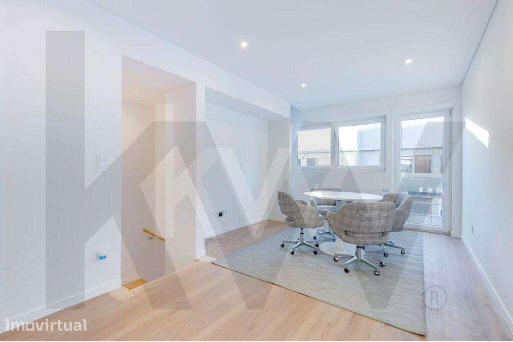 Apartamento  T4, duplex ,totalmente remodelado perto da Boavista. - Grande imagem: 2/38
