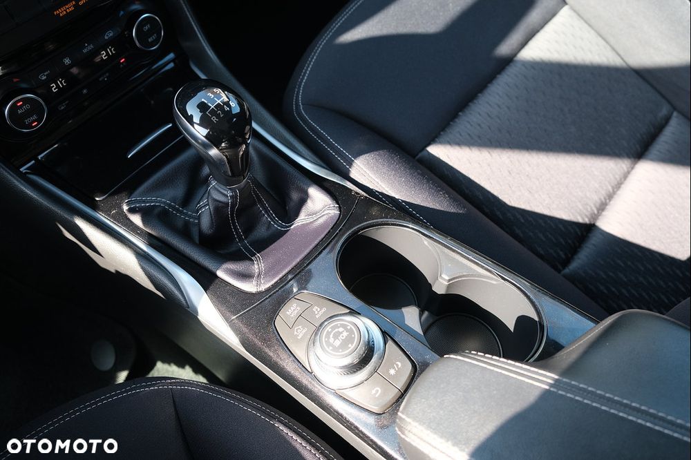 Infiniti Q30 - 24