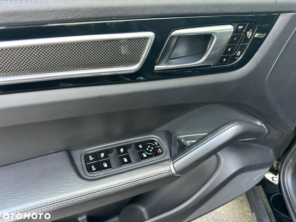 Porsche Cayenne Turbo Tiptronic S - 27