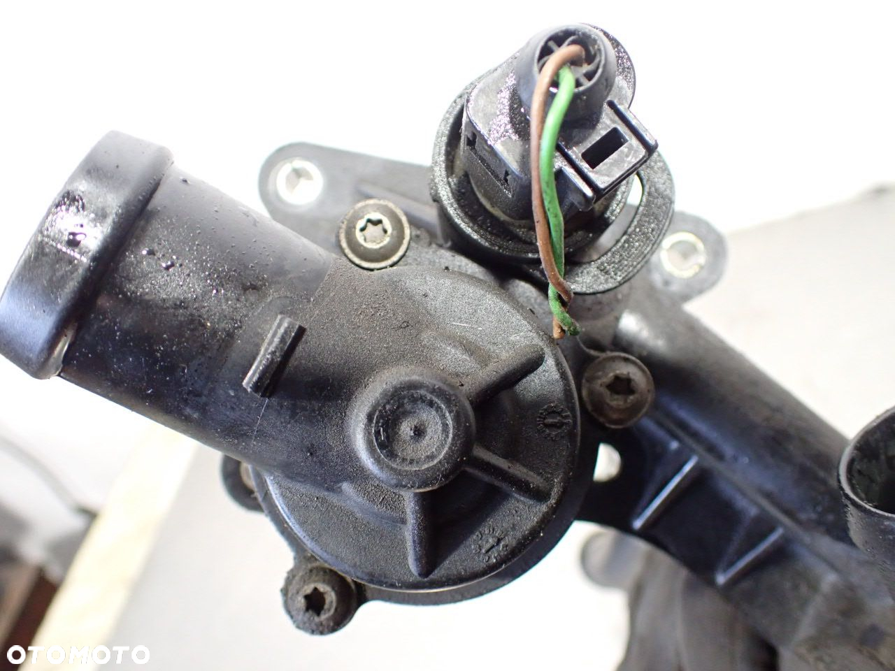 OBUDOWA TERMOSTATU VOLKSWAGEN TOURAN 1.6FSI 03C121065A  03C121121C - 9