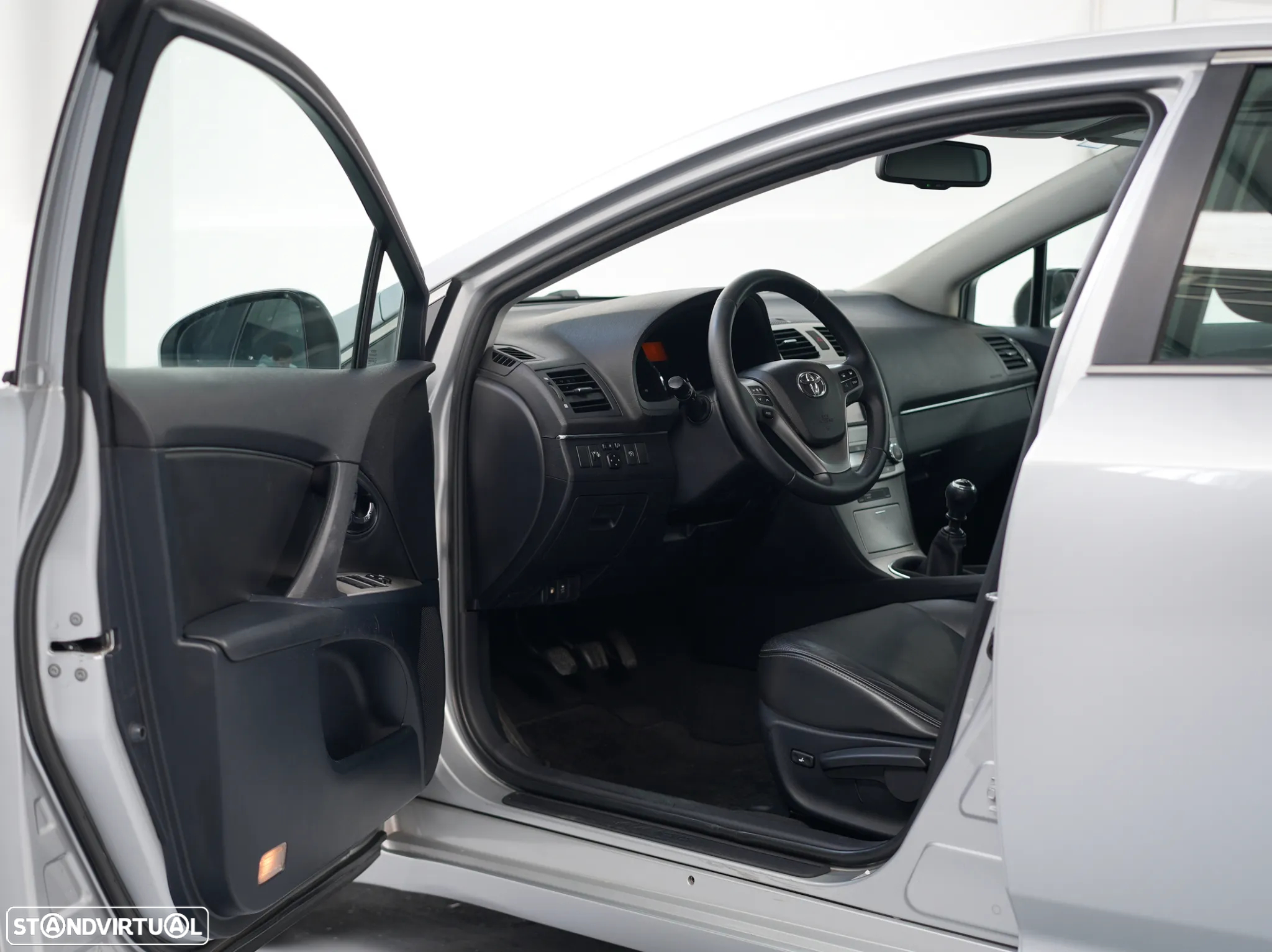 Toyota Avensis SD 2.0 D-4D Exclusive - 17