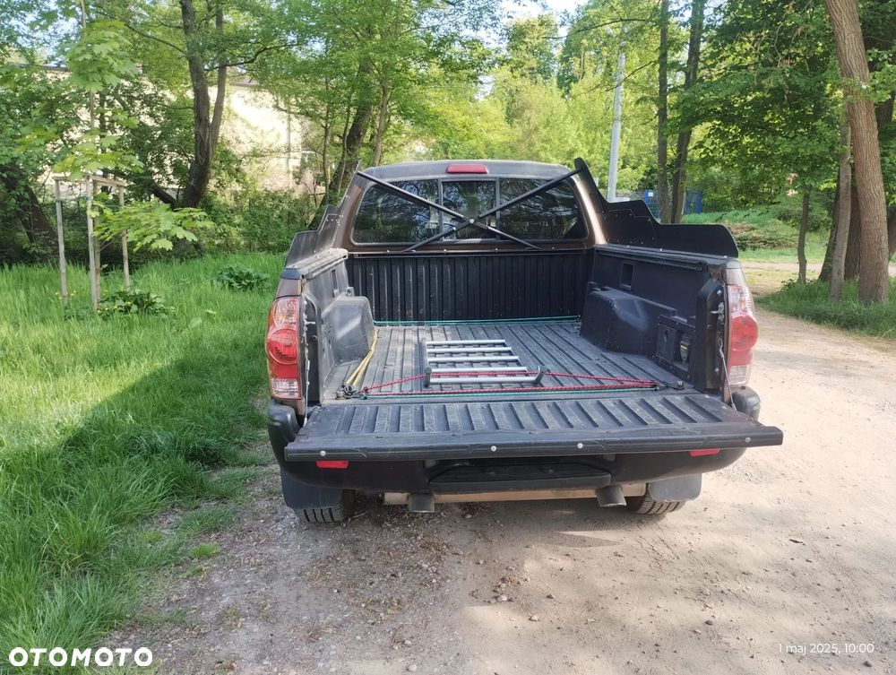 Toyota Tacoma - 8
