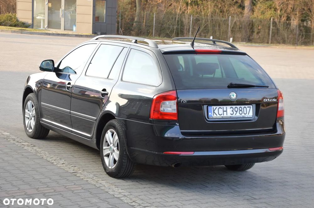 Skoda Octavia 1.6 TDI DPF Elegance - 4