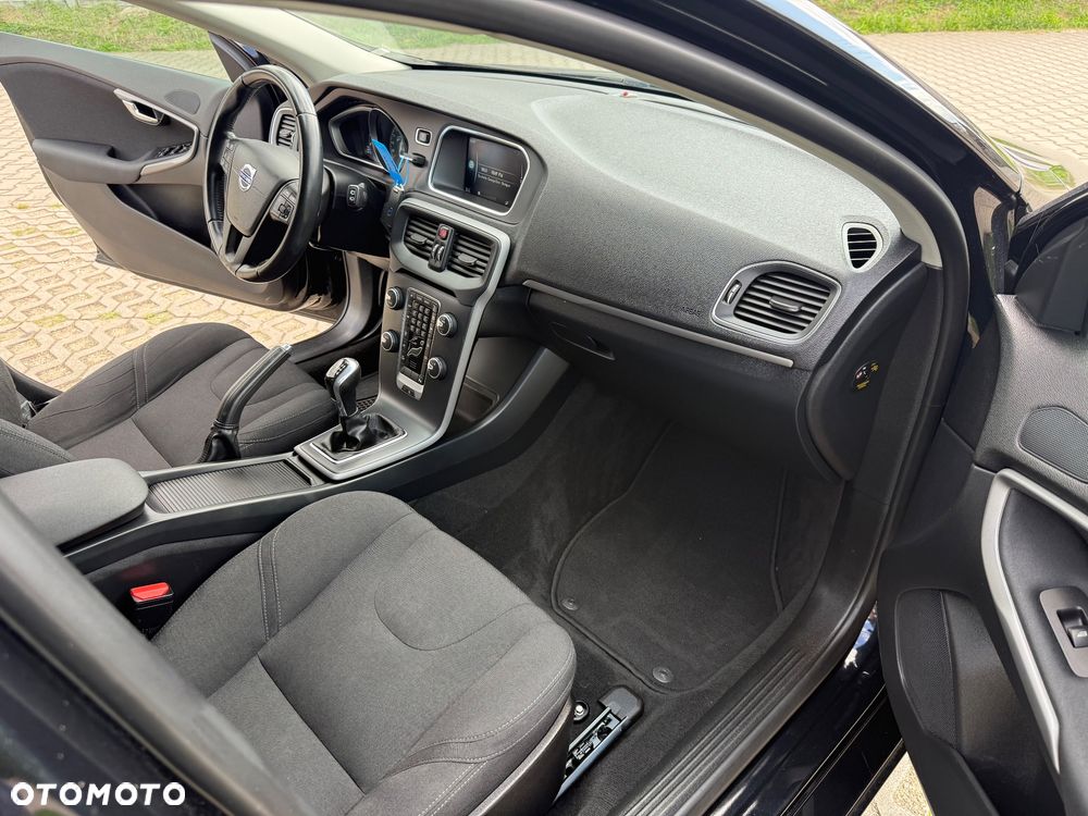 Volvo V40 D2 - 22