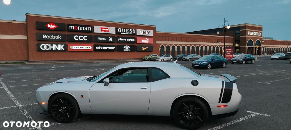 Dodge Challenger - 16