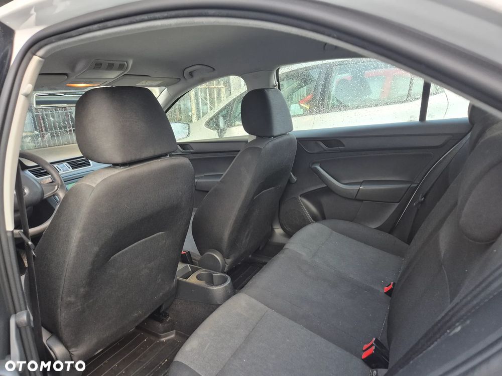 Skoda Rapid 2015 photo 4