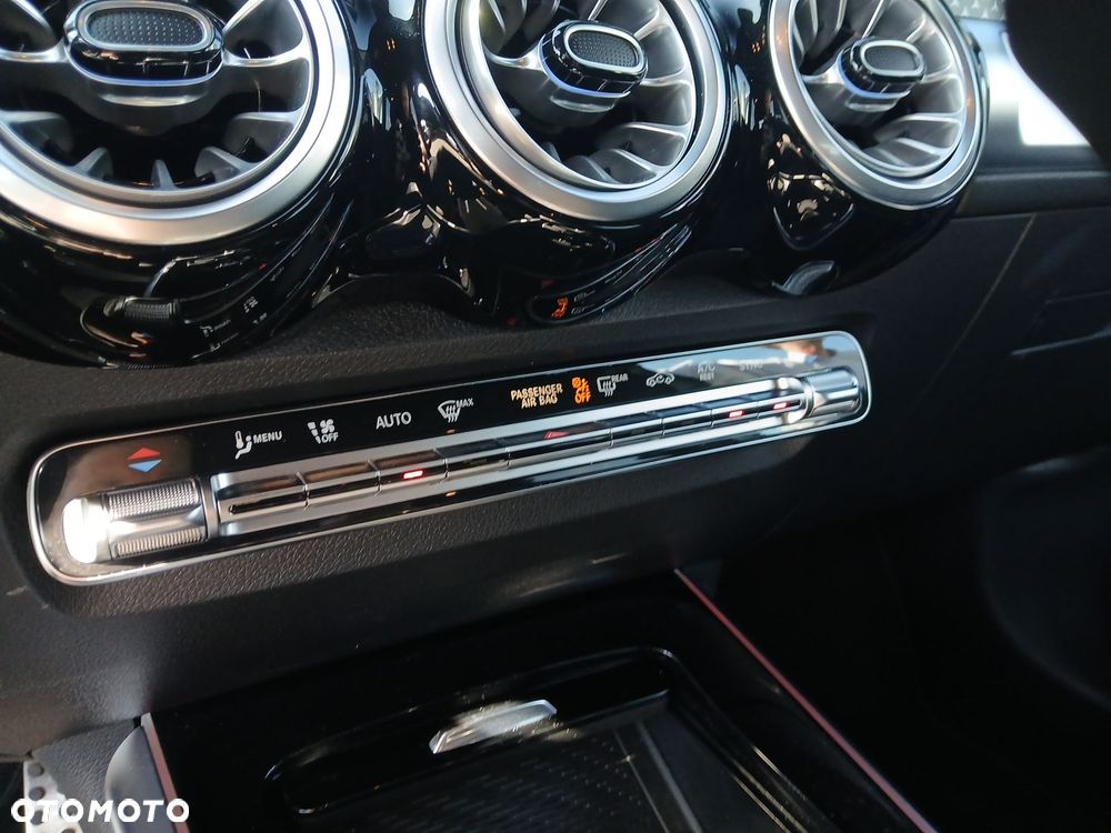 Mercedes-Benz GLB 220 d 4-Matic AMG Line 8G-DCT - 26