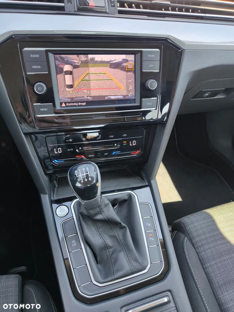 Volkswagen Passat - 16