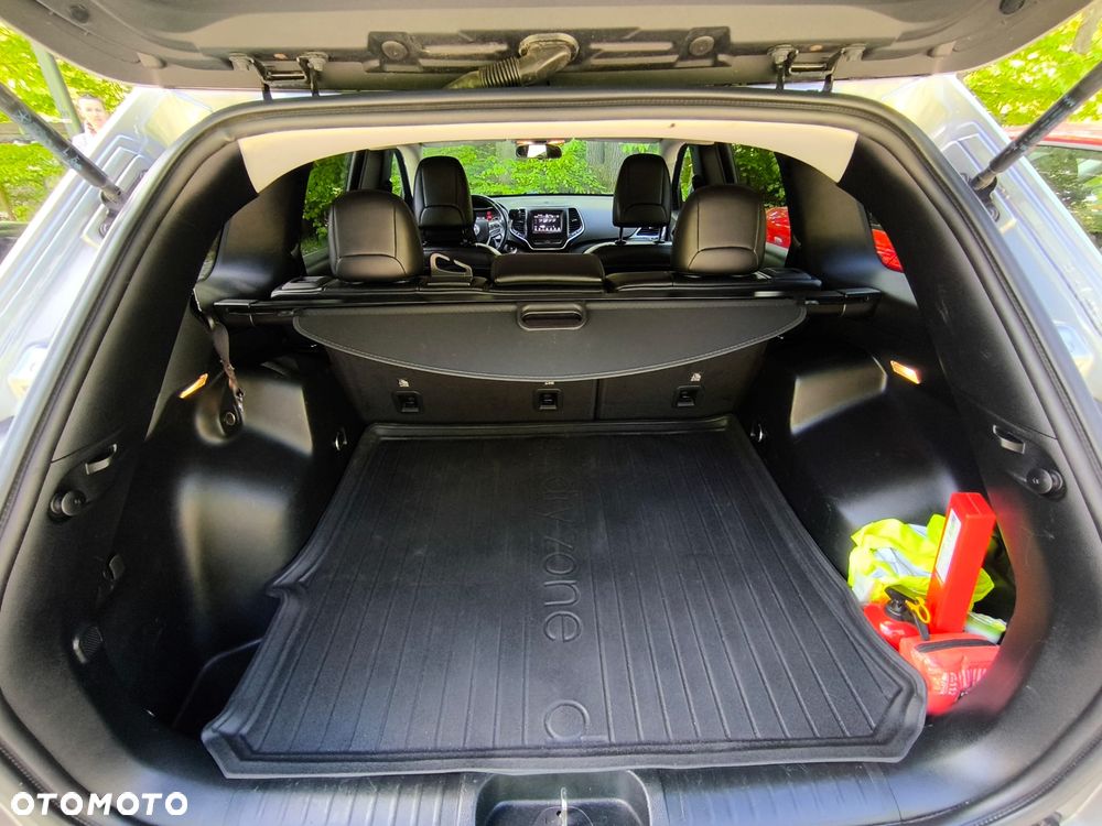 Jeep Cherokee - 13