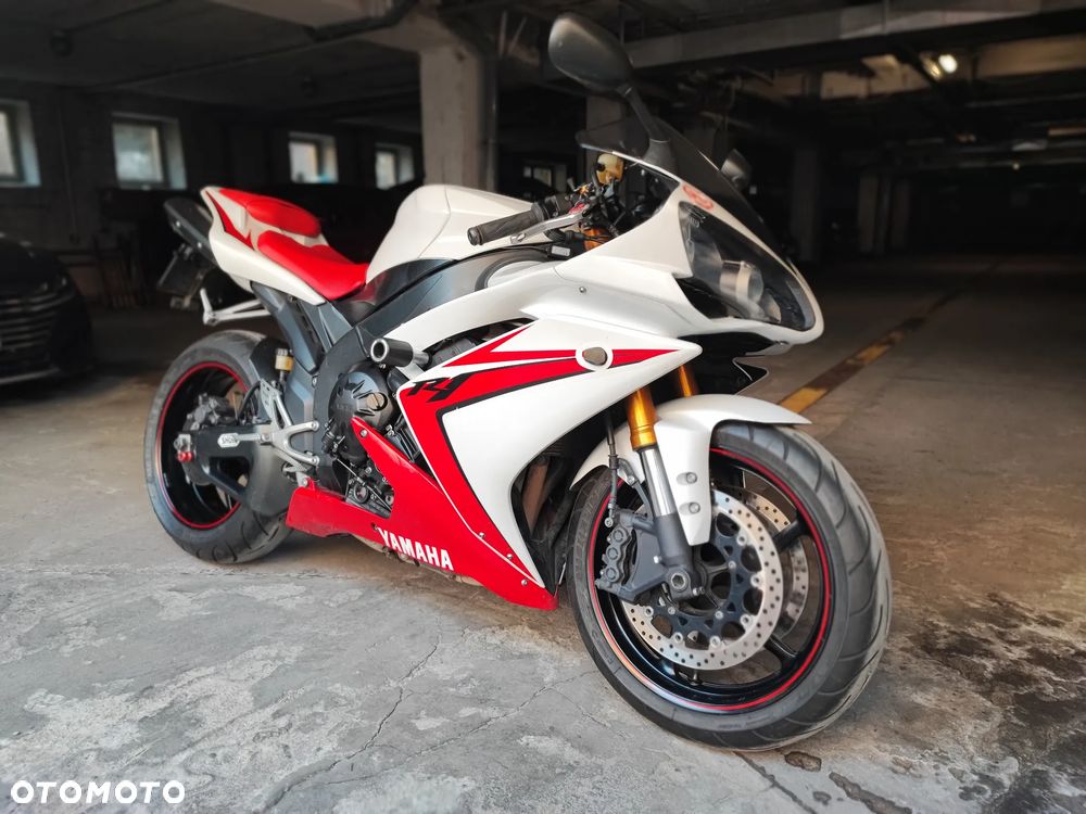 Yamaha R1 - 2