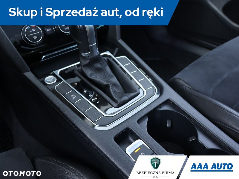 Volkswagen Passat - 14