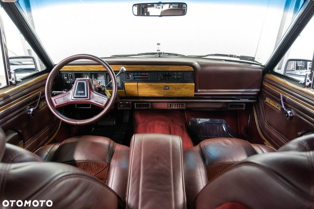 Jeep Wagoneer - 26