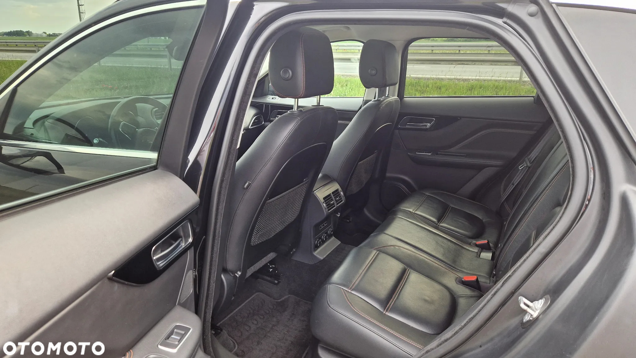 Jaguar F-Pace 2.0 i4D AWD Prestige - 11